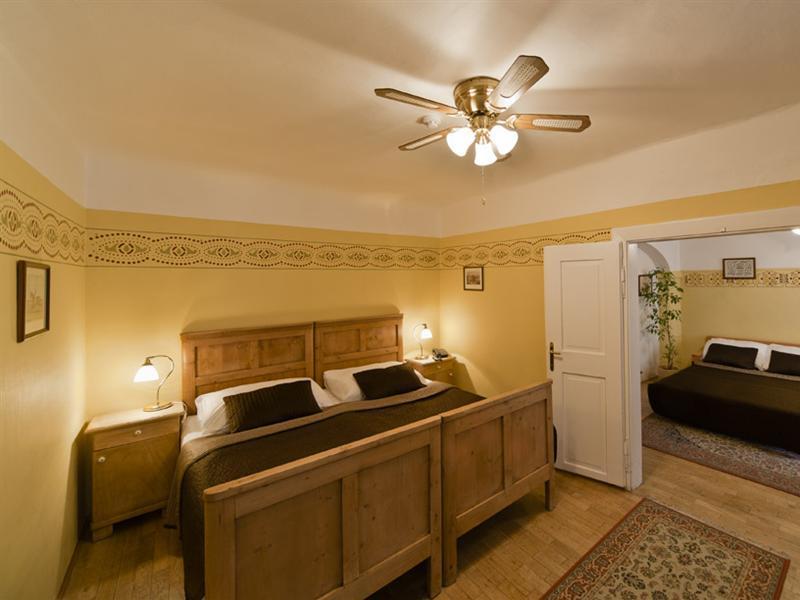 Hotel Archibald At The Charles Bridge Praga